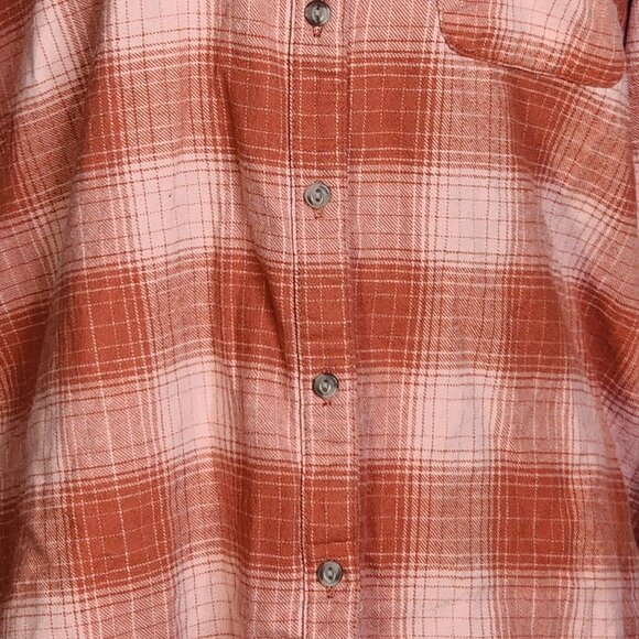 Universal Thread Salmon Pink Plaid LS Flannel Style Recycled Cotton Button Up L - Picture 3 of 16
